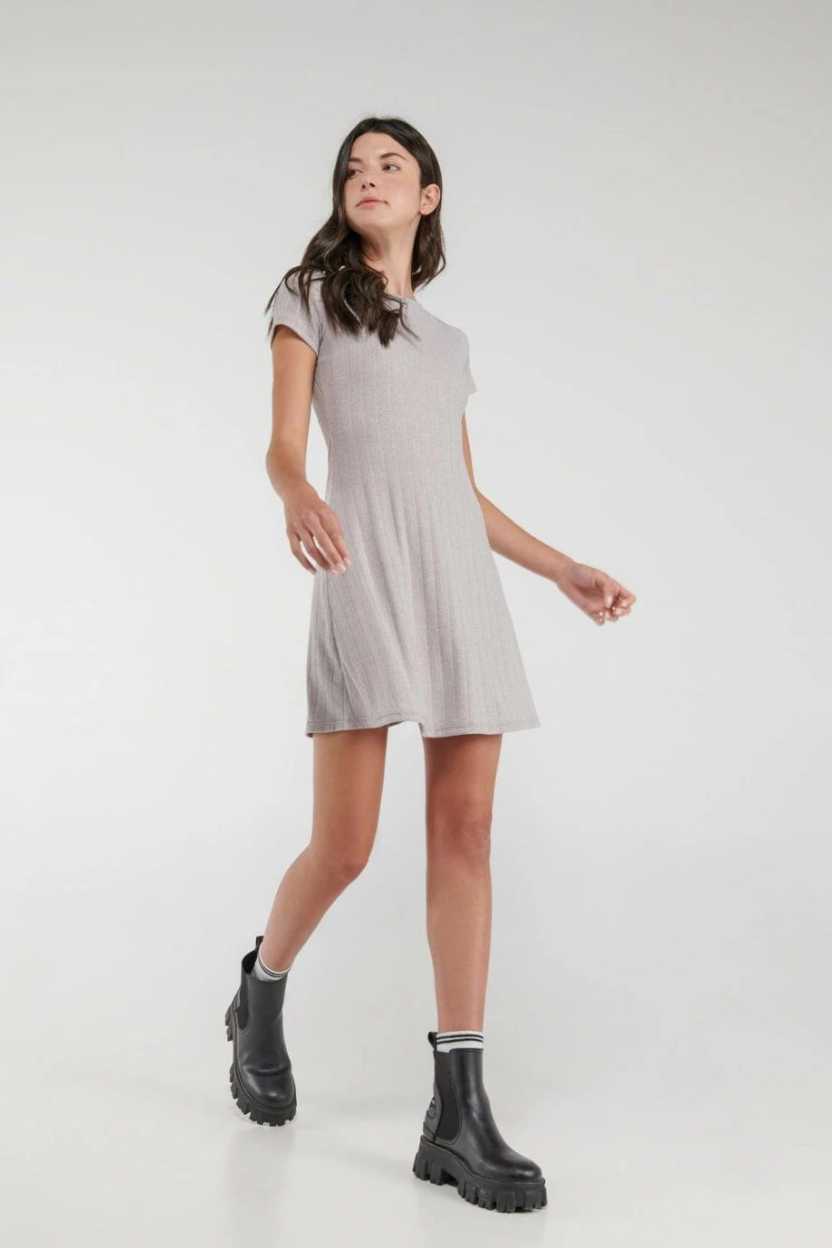 Vestido con gola inferior